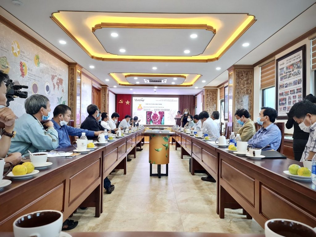Participants attend the launch of Gia Lai's high-quality coffee linkage project on 8 October 2021.