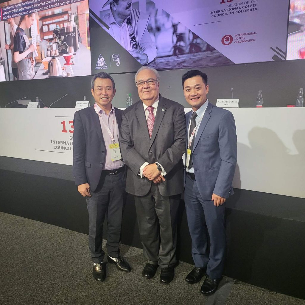 Members of the Vietnamese delegation meet other participants during the International Coffee Council programme.