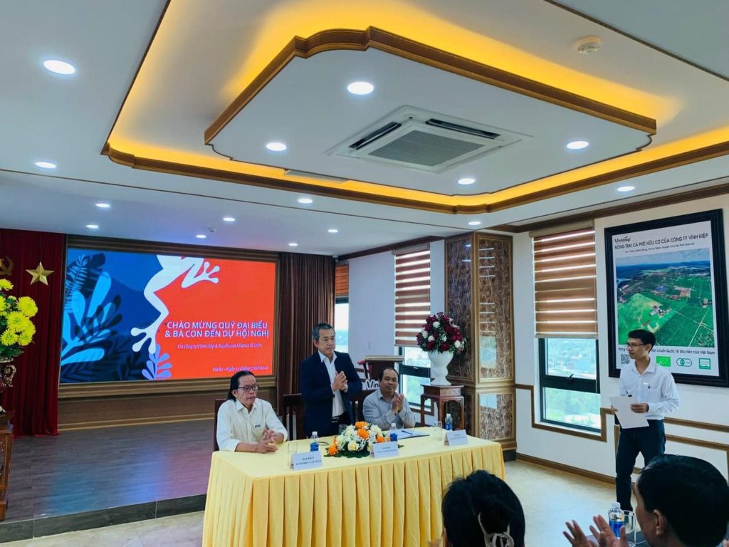 Representatives introduce the voluntary carbon project at the Gia Lai launch on 22 May 2024.