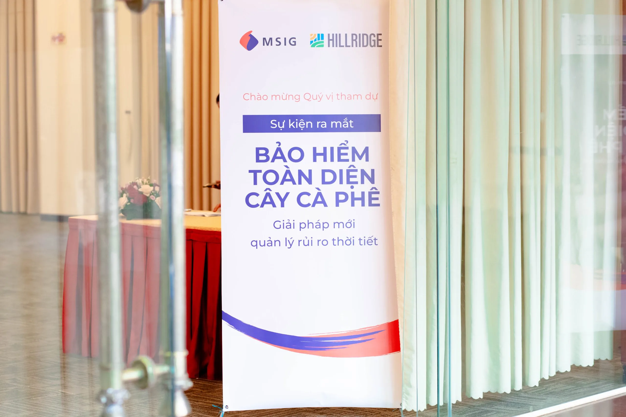 Hộp giới thiệu chương trình bảo hiểm toàn diện cây cà phê