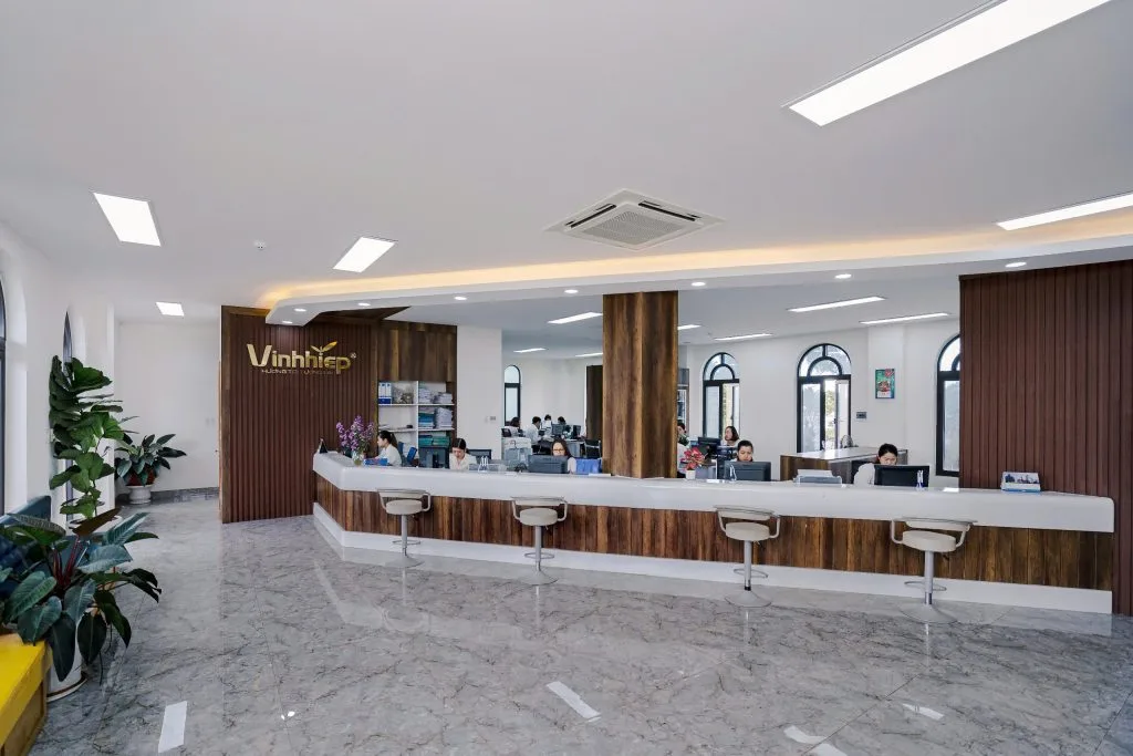 Khu vực tiếp đón khách và quầy trưng bày sản phẩm