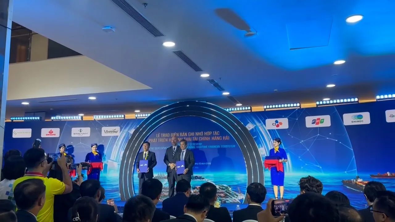 VĨNH HIỆP ĐỒNG HÀNH CÙNG HỆ SINH THÁI TÀI CHÍNH HÀNG HẢI QUỐC TẾ 5 Khán giả theo dõi diễn đàn tài chính hàng hải tại hội trường