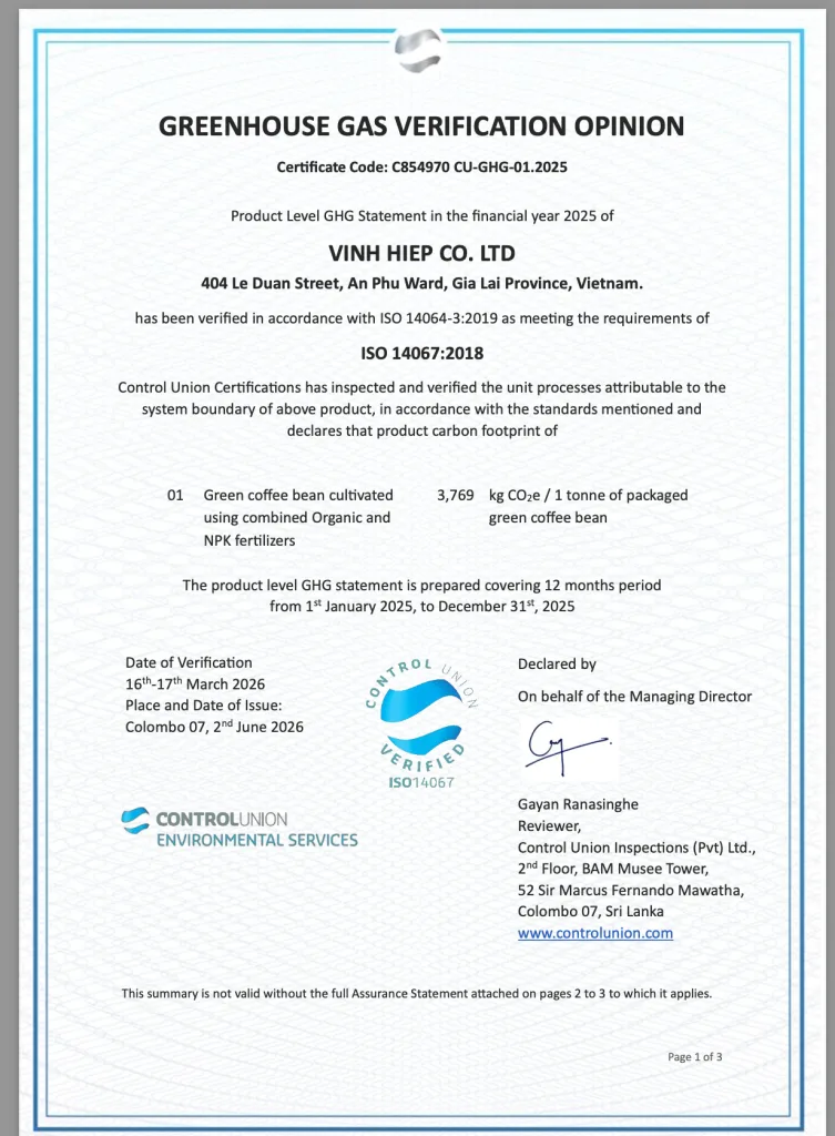 The verification summary records the assessed product, 2025 reporting period, unit and reported greenhouse-gas result.