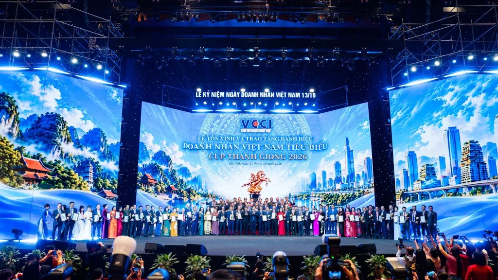 Participants attend the 2026 outstanding entrepreneur recognition ceremony.