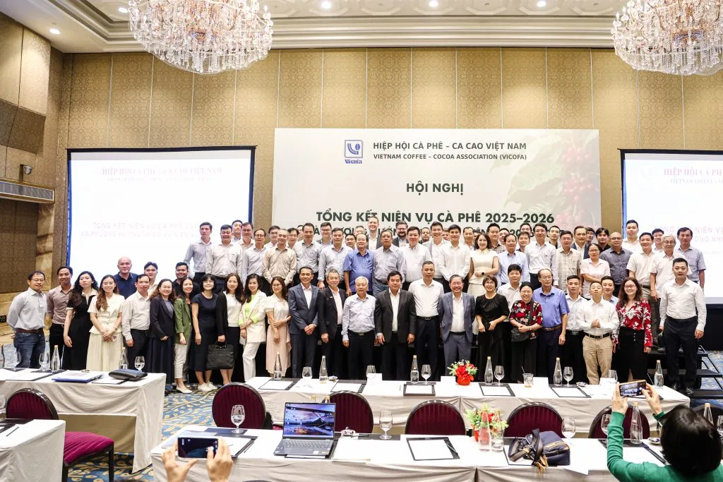 Industry representatives attend the meeting reviewing the 2025–2026 coffee crop year.