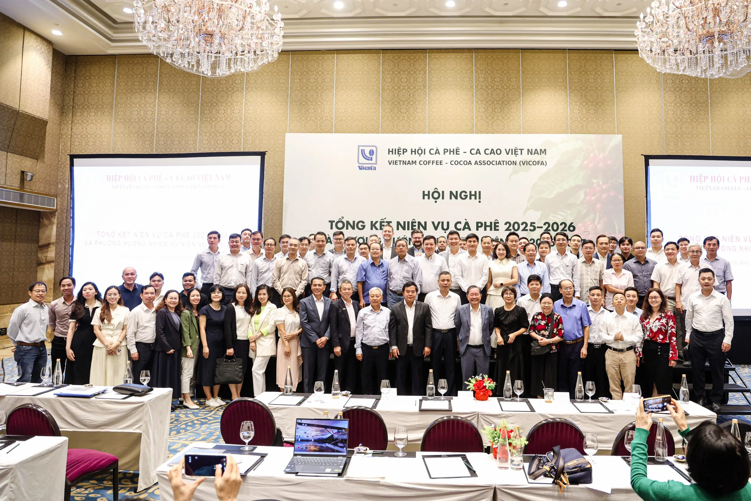 Vinh Hiep leads Vietnam's green coffee export ranking for the 2025–2026 crop year 2 Industry representatives attend the meeting reviewing the 2025–2026 coffee crop year.