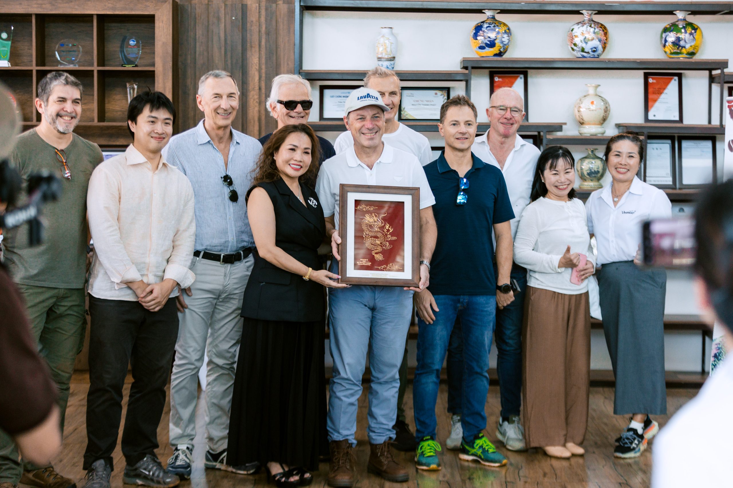 TỪ NƯỚC Ý ĐẾN ĐẠI NGÀN GIA LAI: CHUYẾN THĂM ĐẶC BIỆT CỦA CHỦ TỊCH LAVAZZA TẠI VĨNH HIỆP 15 TINO3482 scaled